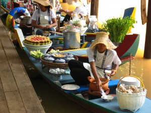 art floating market in kao yai
